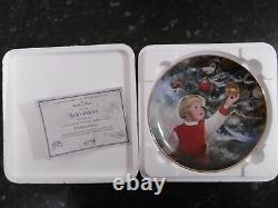 Complete Set of 8 Collectable Danbury Mint Donald Zolan Childhood Days Plates