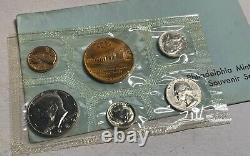 Rare Never Made! 1982 P & D Souvenir Mint Coin Sets with Envelopes 2 Complete