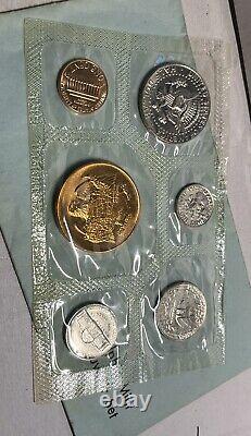 Rare Never Made! 1982 P & D Souvenir Mint Coin Sets with Envelopes 2 Complete